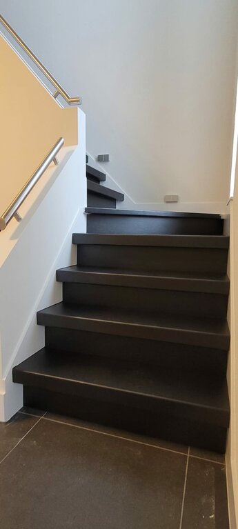 Vesuvius Zwart Houtnerf